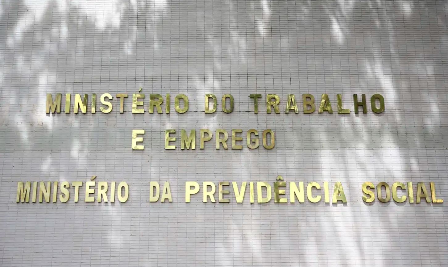 Leia mais sobre o artigo Médicos peritos do INSS voltam ao trabalho nesta segunda-feira
