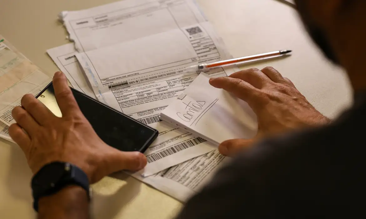 Leia mais sobre o artigo Salário mínimo de R$ 1.621 começa a ser pago nesta segunda