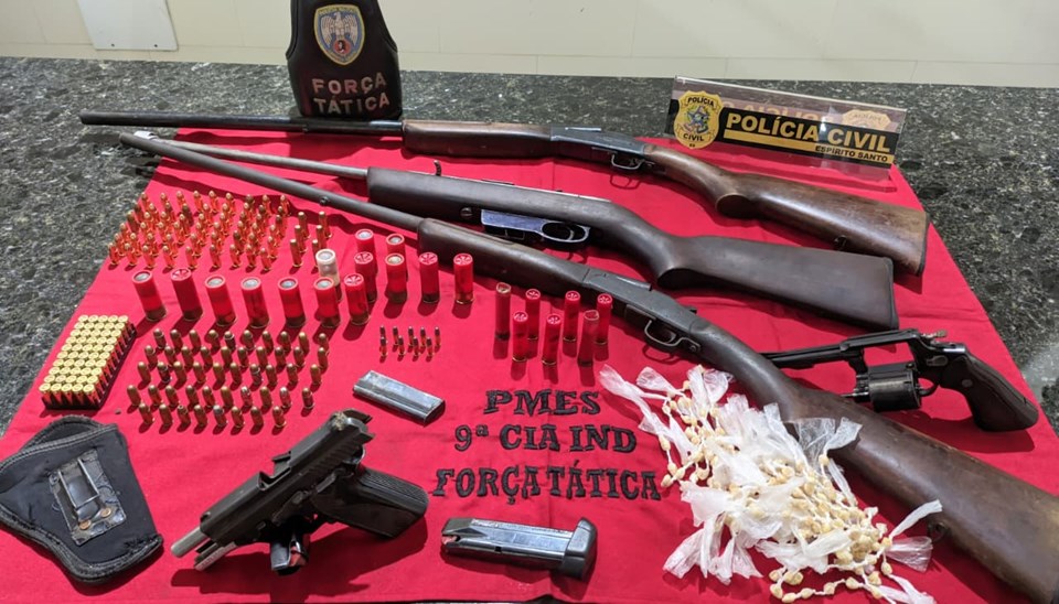 Leia mais sobre o artigo Operação integrada prende dois suspeitos e apreende armas e drogas no Sul do Estado