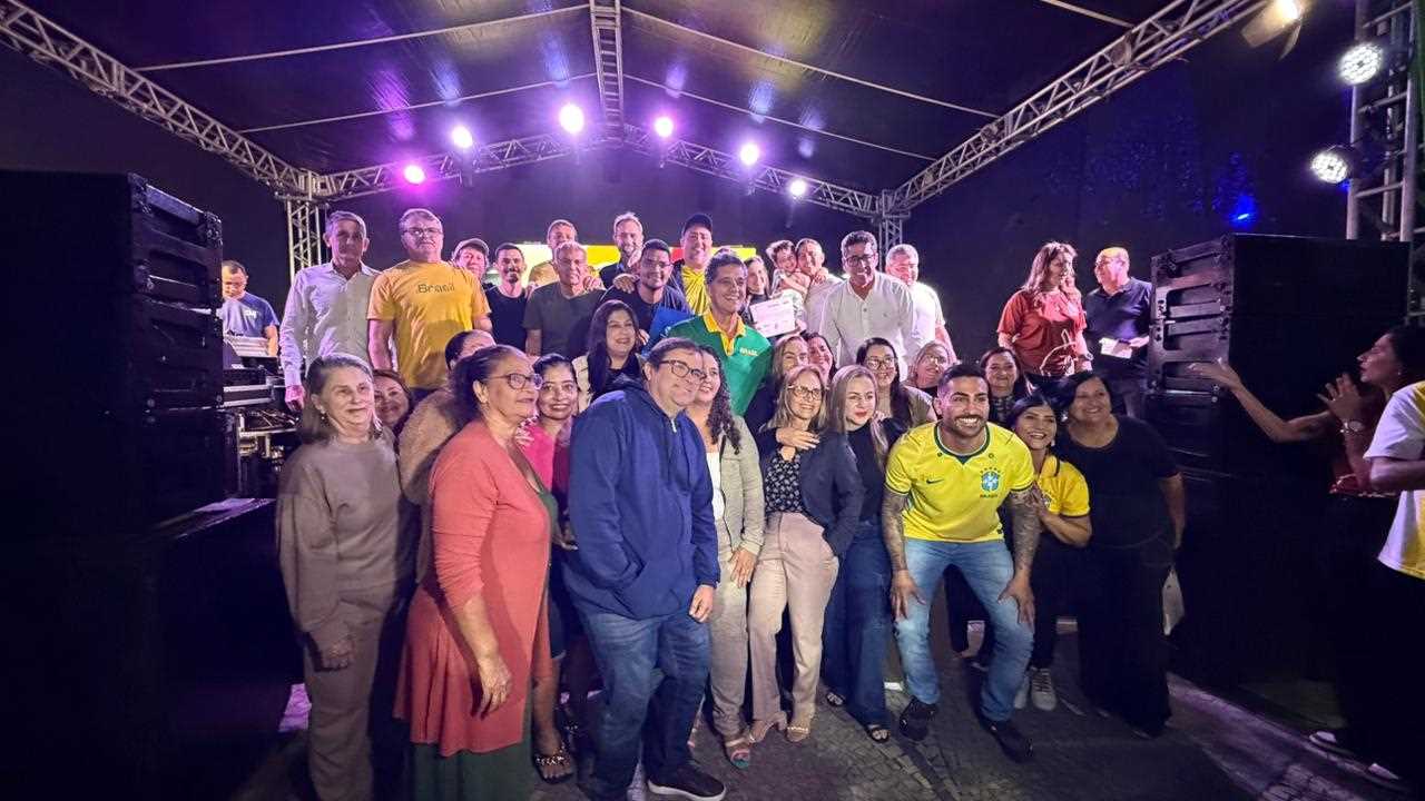 Leia mais sobre o artigo Prefeito anuncia renovação de contrato dos agentes de endemias durante abertura do Festival